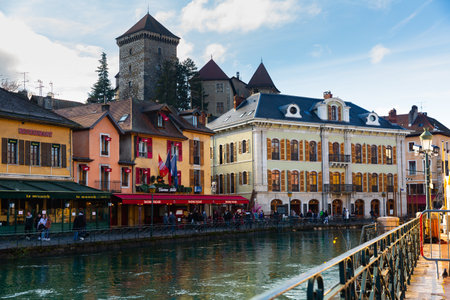 Annecy, France - December 30, 2021: Picturesque houses on the banks of Tew Canal in Annecy. Franceのeditorial素材