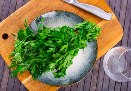 Parsley sprigs on wooden tableの写真素材