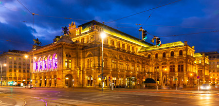 Vienna State Opera building in eveningのeditorial素材