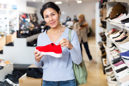 woman with running shoe in shoeshopの写真素材