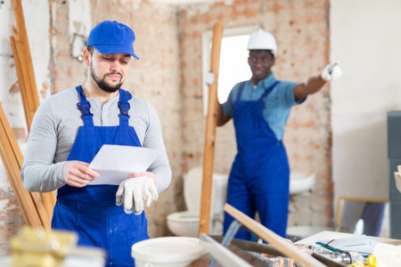 Foreman dissatisfied with quality of repair work of male builder