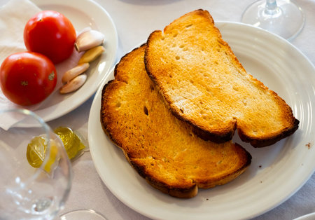 Pan Con tomate, bread with tomato and garlic. Typical of Catalonia