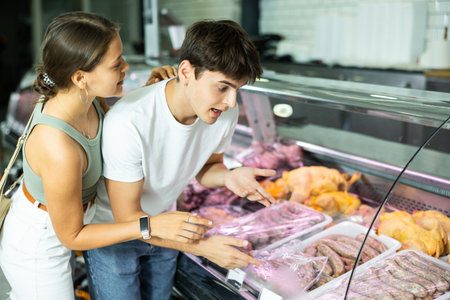 couple carefully selects their choiceの写真素材