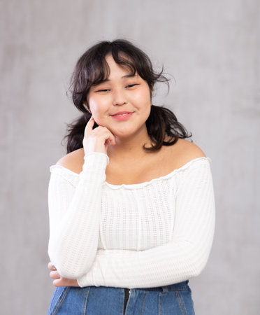 Portrait of smiling young girl posing in studioの写真素材