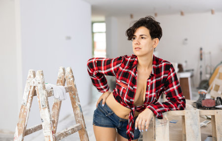 Portrait of woman in casual attireの写真素材