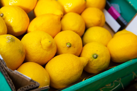 Pile of ripe lemons in marketの写真素材
