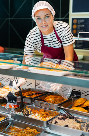 Supermarket employee offers to buy meat stew with riceの写真素材
