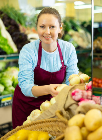 woman seller offers to buy onionの写真素材