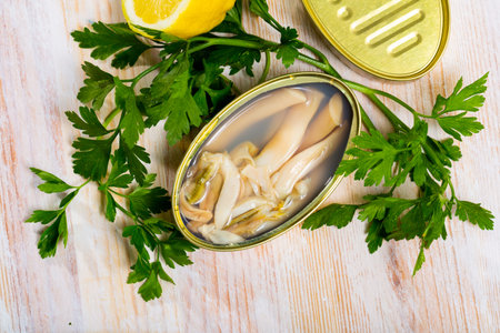 Canned ensis with lemon and greens