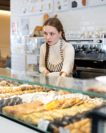 Bakery saleswoman offers to buy tawty baked goods