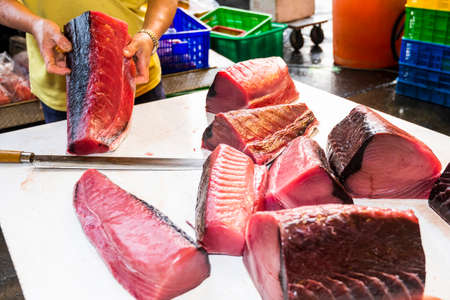 fresh bluefin tuna being cut into slices at the fish market in Kaohsiung, Taiwan.の写真素材