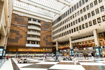 Passengers shuttle in the lobby of Taipei Main Station in Taiwan.のeditorial素材