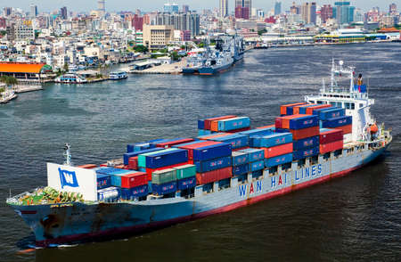 The container ship is leaving the Port of Kaohsiung, Taiwan.のeditorial素材