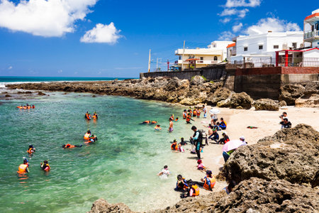Tourists are preparing to dive off the beach of Wanlitong in Kenting National Park, Pingtung, Taiwan.のeditorial素材