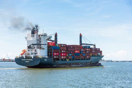 The container ship is leaving the Port of Kaohsiung, Taiwan.のeditorial素材