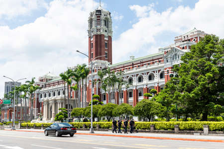 The military police of the Republic of China are patrolling around the presidential office in Taipei, Taiwan.のeditorial素材