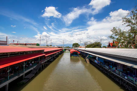 Red roofs and natural water canals under a bright sky.の写真素材