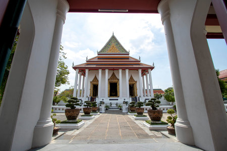 Wat Sommanat Ratchaworawihan is an important religious tourist attraction in Bangkok in Thailand.