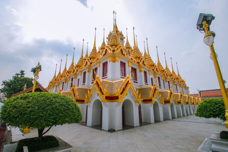Wat Ratchanaddaram Worawihan, metal castle It is another beautiful temple in Thailand.