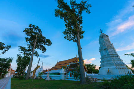 Wat Kasattrathirat Worawihan With the evening atmosphere Phra Nakhon Si Ayutthaya, Thailandの写真素材