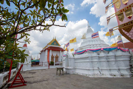 Beautiful white pagoda in a temple on Koh Kret, a popular tourist attraction of Nonthaburi Province in Thailand.のeditorial素材