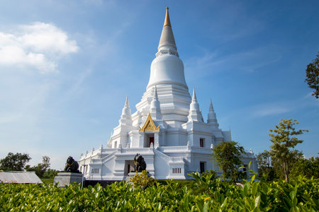 Phra Chedi Thammasingha Burajriyanusorn at Wat Amphawan in Singburi Province in Thailandの写真素材