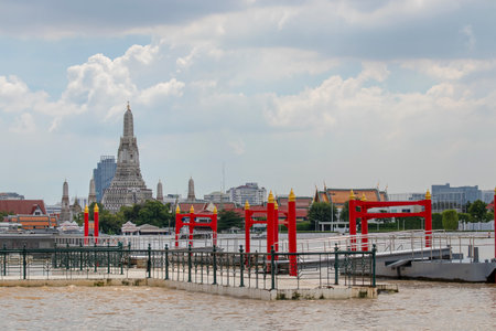 Wat Arun, with its beautiful architecture, is an important religious attraction. And is popular with tourists from all over the world in Bangkok in Thailand.の写真素材