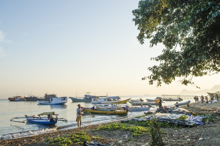 dili beach east timor with fishermen and boatsのeditorial素材