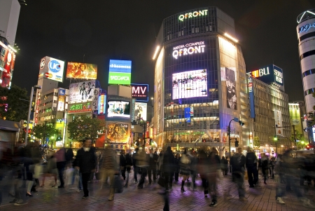 hachiko square Shibuya crossing at night tokyo japan のeditorial素材