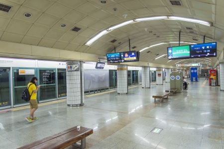 seoul metro station interior in south koreaのeditorial素材