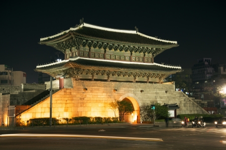 dongdaemun gate landmark in seoul south korea at nightのeditorial素材