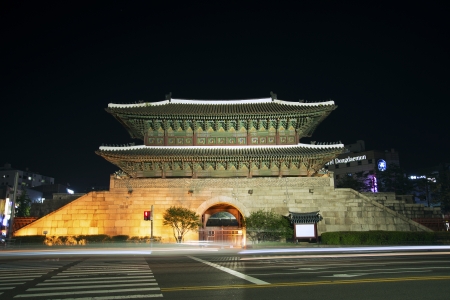 dongdaemun gate landmark in seoul south korea at nightのeditorial素材