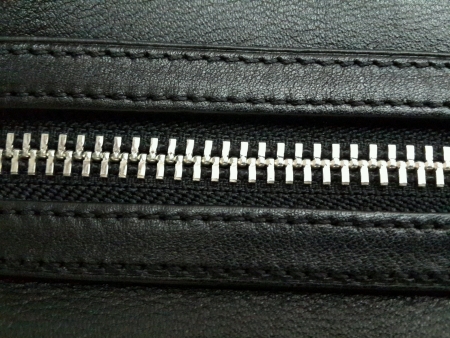 Leather zipの素材