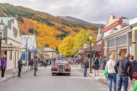 ARROWTOWN, NEW ZEALAND - APRIL 2018: Tourists flock to Arrowtown for the Akura Arrowtown Autumn Festival 19th to 25th April 2018のeditorial素材