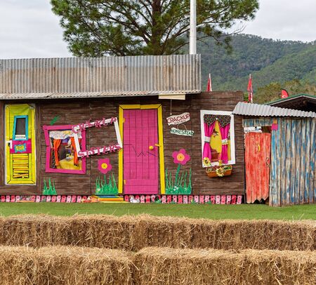 MACKAY, QUEENSLAND, AUSTRALIA - JUNE 16TH 2019: Crack Up Sisters comedy entertainment skit at Pioneer Valley Country Show, audience sit on hay balesのeditorial素材