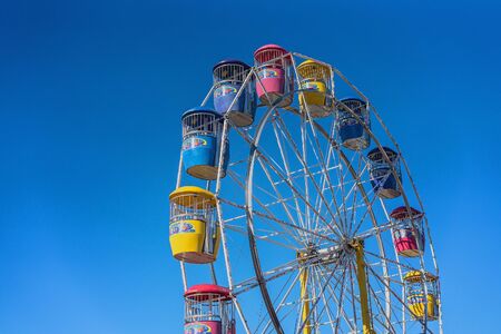 MACKAY, QUEENSLAND, AUSTRALIA - JUNE 2019: Ferris wheel ride high in the sky at Mackay Annual Showのeditorial素材