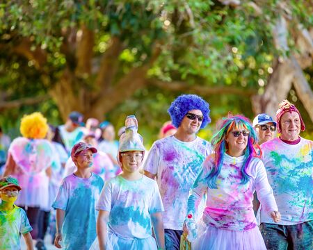 MACKAY, QUEENSLAND, AUSTRALIA - JUNE 2019: Unidentified costumed families enjoying themselves in Color Frenzy Fun Runのeditorial素材