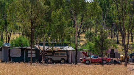 Rubyvale, Queensland, Australia - May 2021: Shanty home of gem prospectors on leasehold land amongst the bushのeditorial素材