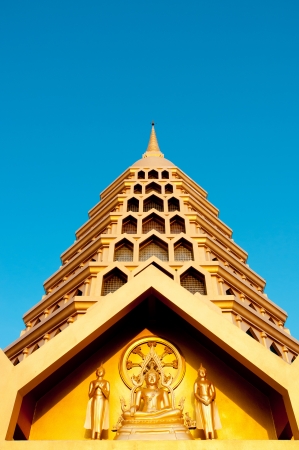 golden temple, angthong thailandのeditorial素材