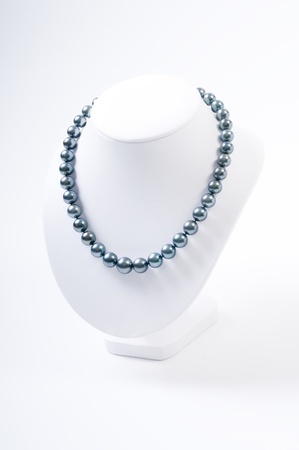 Pearl necklace on white modelの写真素材