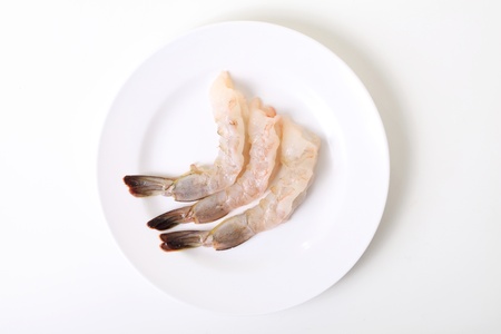 raw shrimp on dishの写真素材