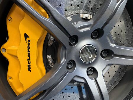 Houston TX, October 14, 2018. A custom rim and yellow brake pad from a Mclaren at the 2018 Lamborghini Festivalのeditorial素材