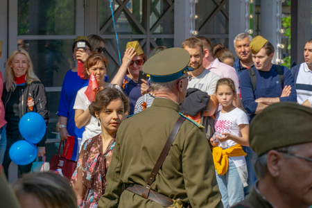 MOSCOW, RUSSIA - MAY 9, 2019: Immortal regiment procession in Victory Day and senior soldier man and woman dancing along with the musicのeditorial素材