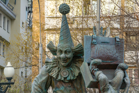 Moscow, Russia - April 29, 2019: A bronze statue of clown at Clowns Square on Tsvetnoy Boulevard in Moscowのeditorial素材