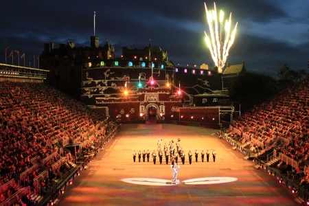 Edinburgh Military Tattoo 2011 with Edinburg Castle in backgroundのeditorial素材
