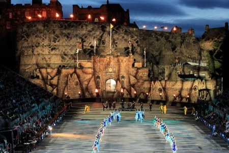 Edinburgh Military Tattoo 2011 with Edinburg Castle in background and light showのeditorial素材