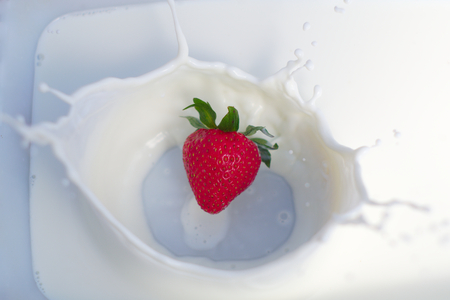 strawberry splash milkshake cream yogurt milk dairy productの写真素材