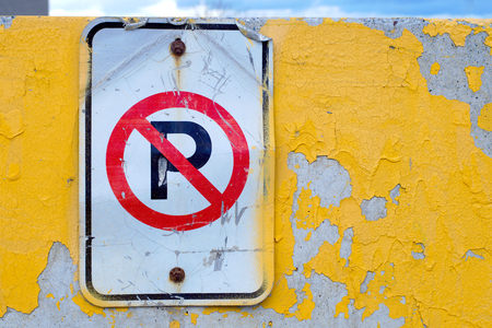 no parking warning old sign yellow paint concreteの写真素材