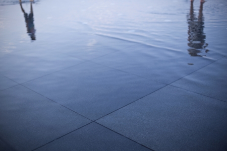 Silhouettes in a basin の写真素材
