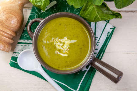 Spinach cream soup in bowlの写真素材